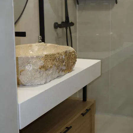 Blue Haven, Ultracentral, Rezerva Cu Incalzire Prin Pardoseala, Design Interior Pe Comanda, Apa Filtrata, Cafea, Ceai, Parcare Publica Gratuita Διαμέρισμα Κραϊόβα