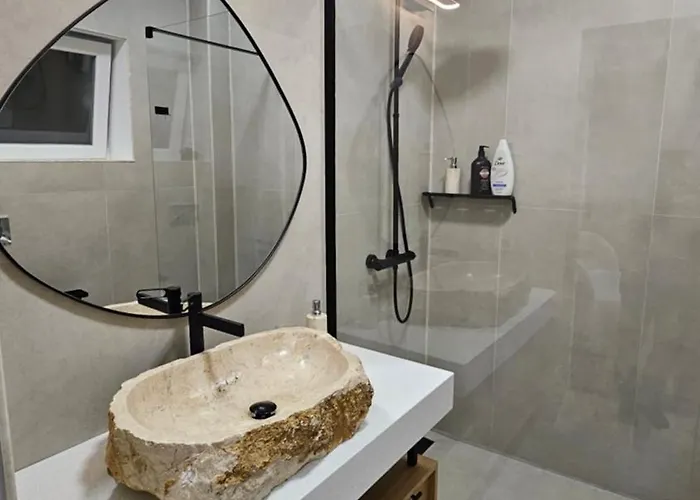 Blue Haven, Ultracentral, Rezerva Cu Incalzire Prin Pardoseala, Design Interior Pe Comanda, Apa Filtrata, Cafea, Ceai, Parcare Publica Gratuita Appartamento Craiova